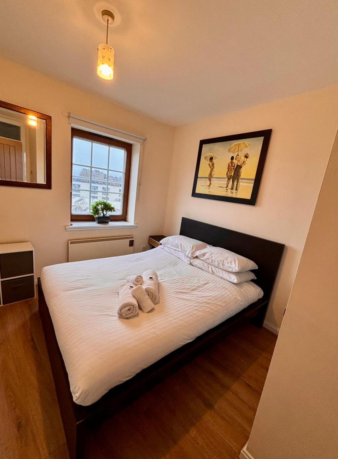 Sunshine On Leith. The River View Apartment! Edinburgh Bilik gambar