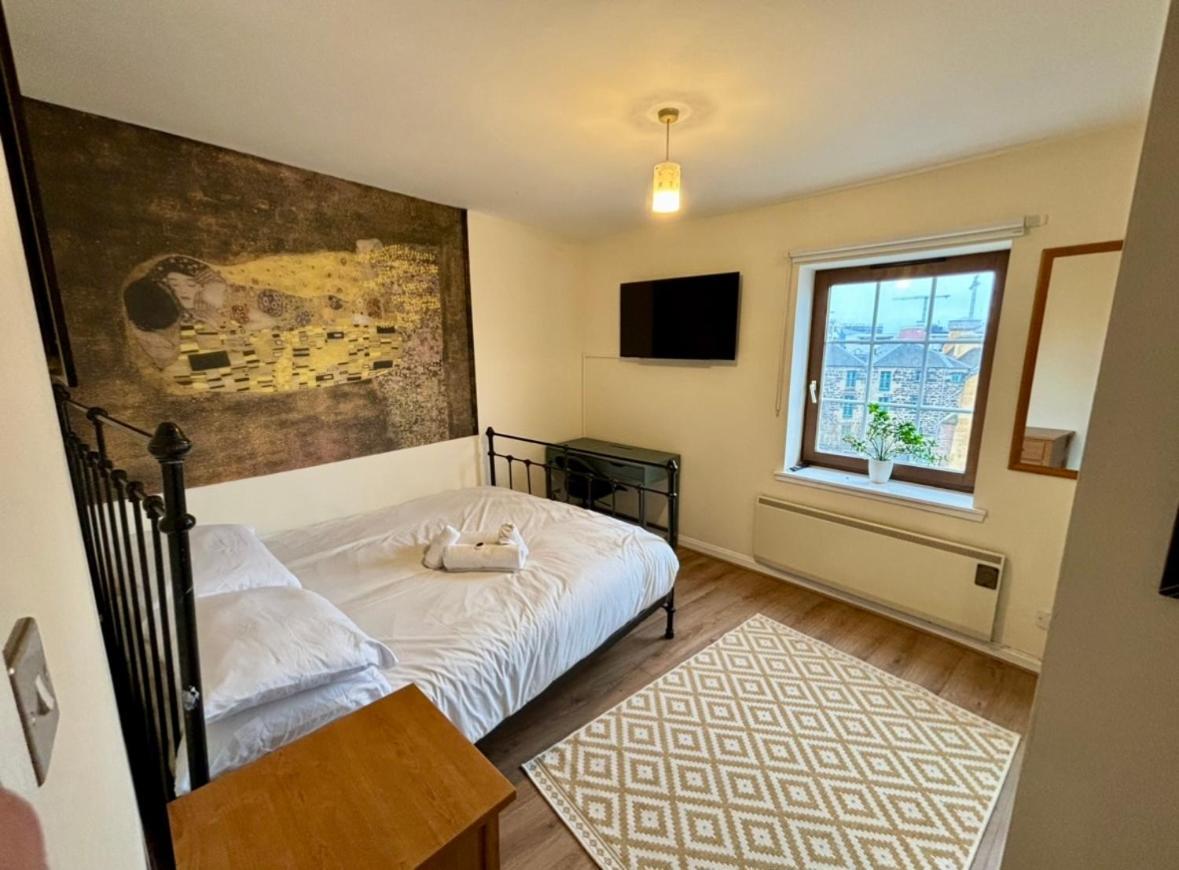 Sunshine On Leith. The River View Apartment! Edinburgh Bilik gambar